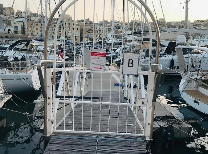 Bådhotel Sea Baroniv 